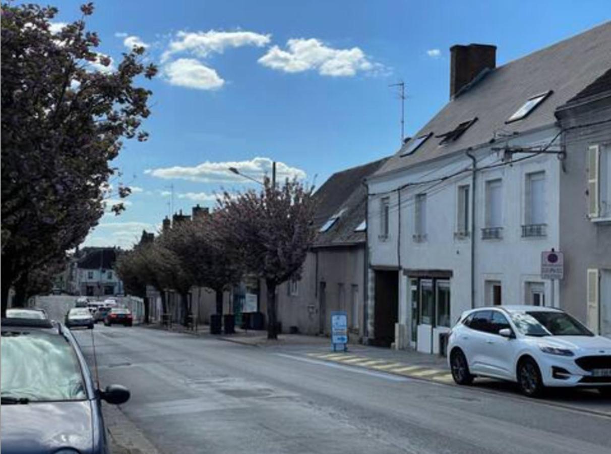 Appartement Avec Parking Gratuit Et Wifi Vierzon Exterior photo