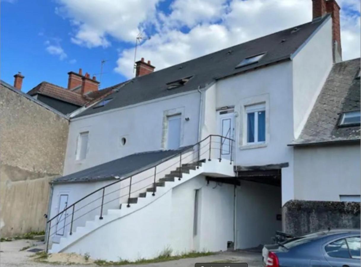 Appartement Avec Parking Gratuit Et Wifi Vierzon Exterior photo
