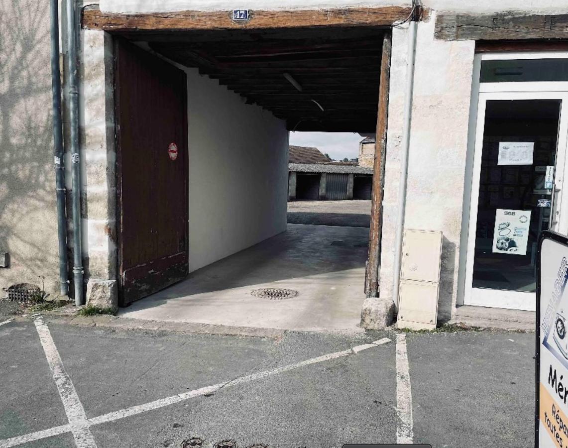 Appartement Avec Parking Gratuit Et Wifi Vierzon Exterior photo