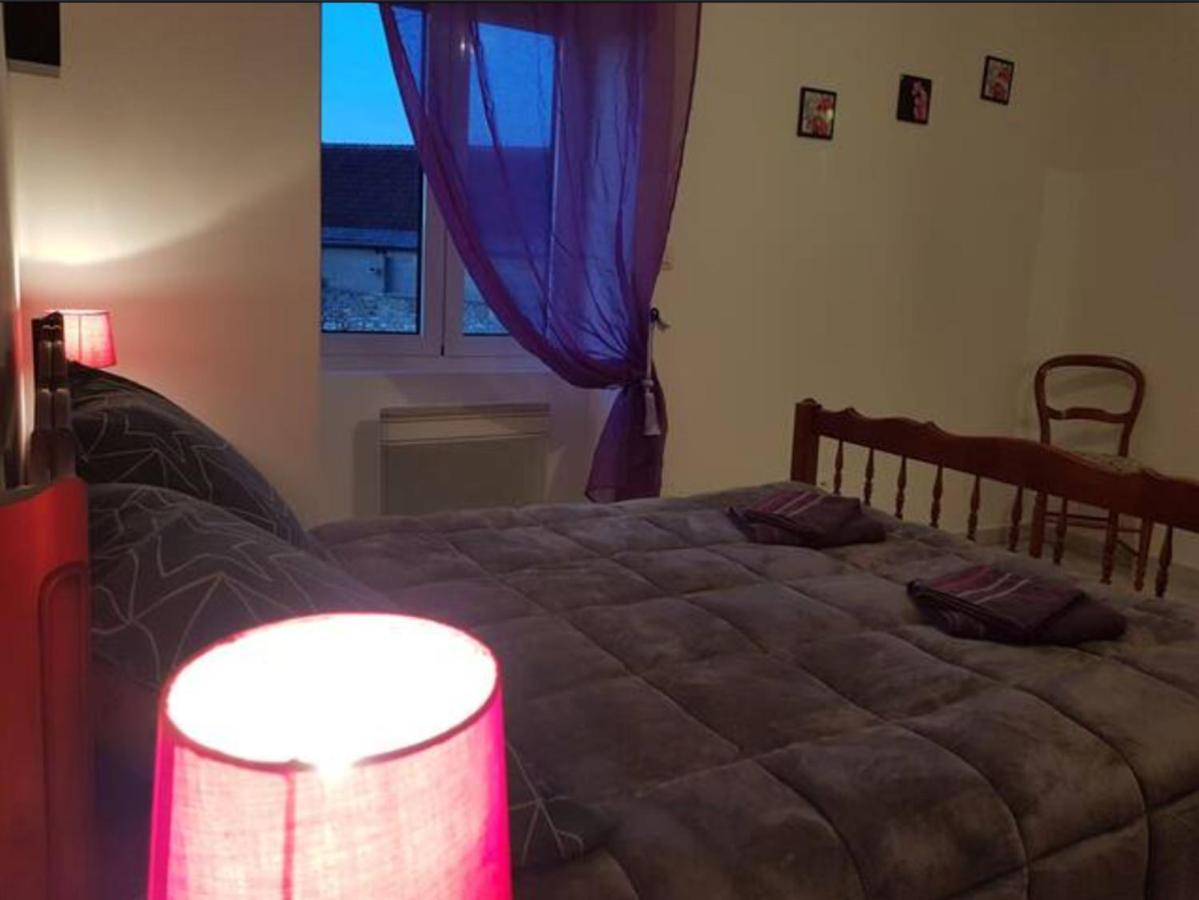Appartement Avec Parking Gratuit Et Wifi Vierzon Exterior photo