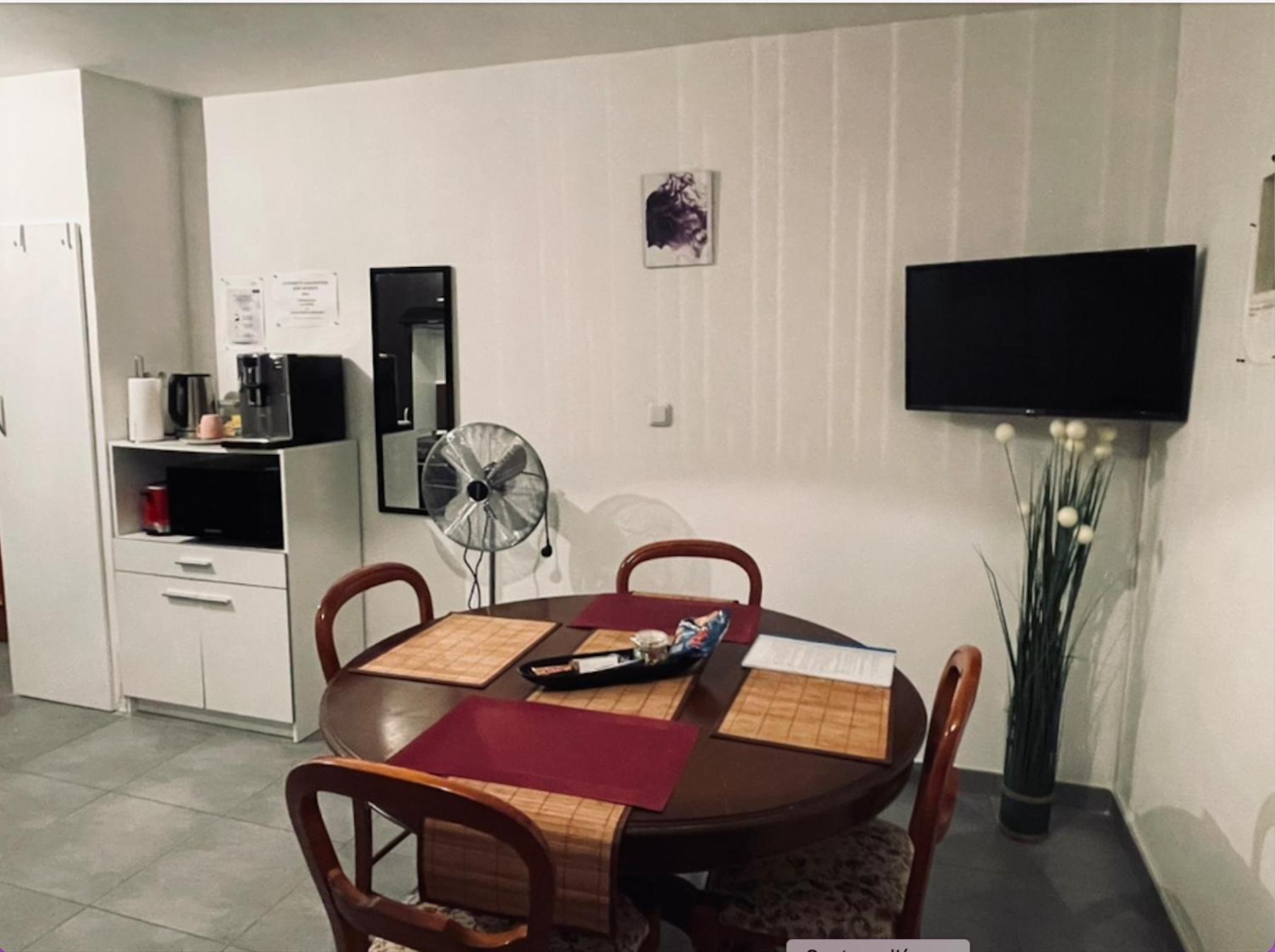 Appartement Avec Parking Gratuit Et Wifi Vierzon Exterior photo