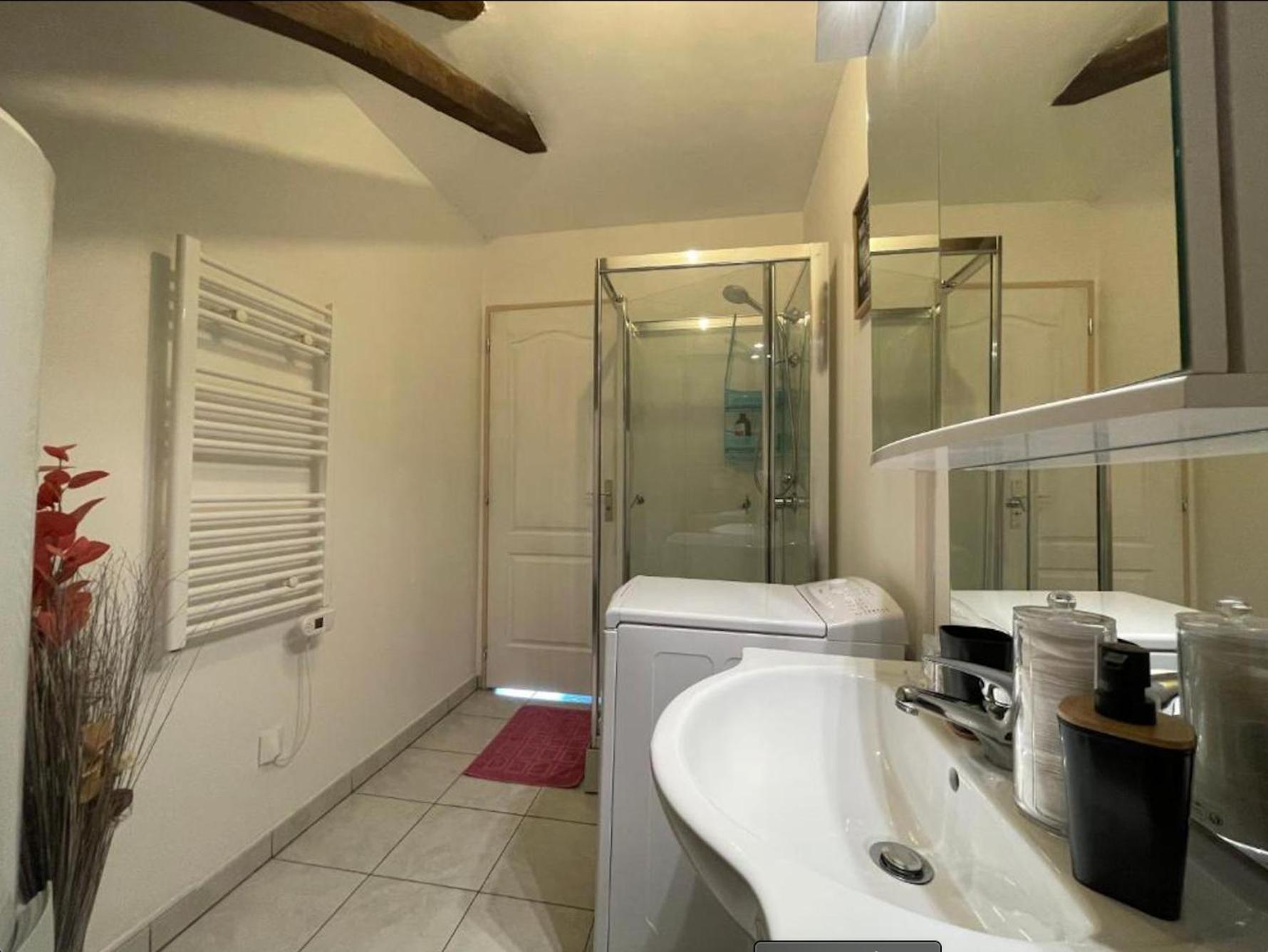 Appartement Avec Parking Gratuit Et Wifi Vierzon Exterior photo
