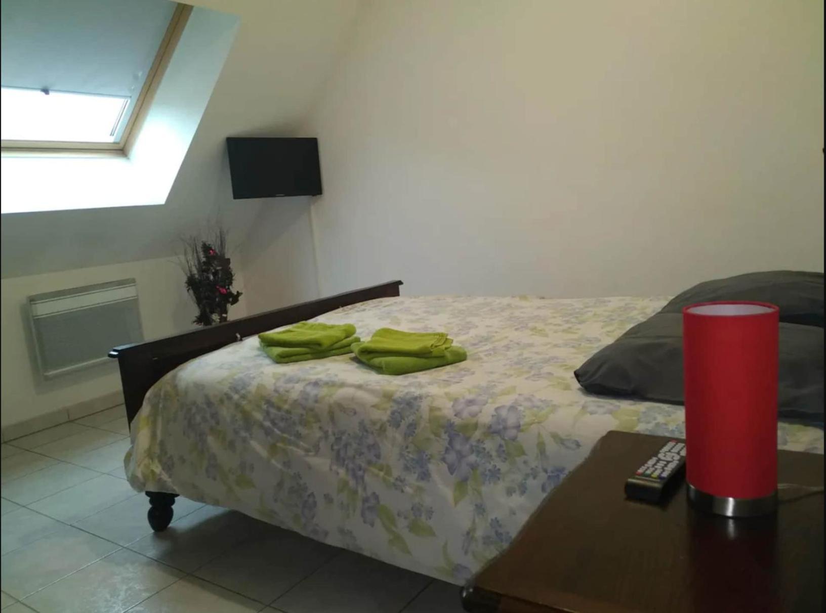 Appartement Avec Parking Gratuit Et Wifi Vierzon Exterior photo